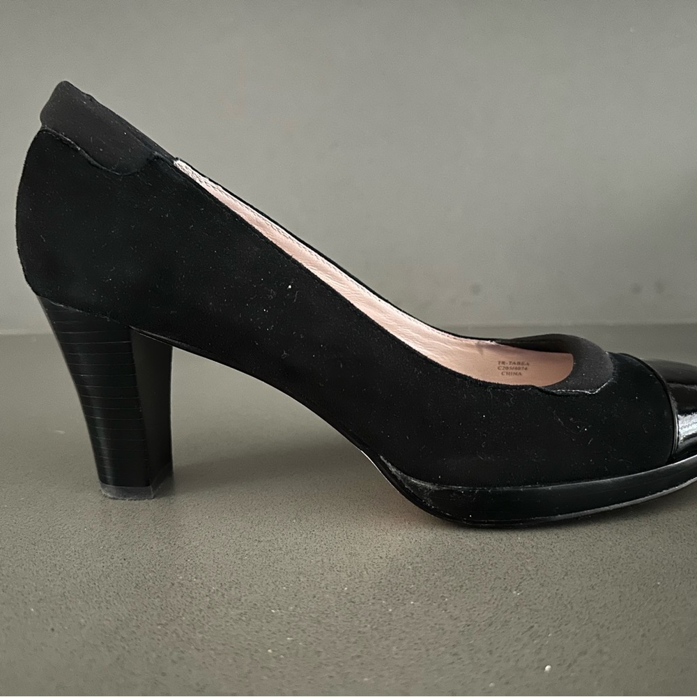 Taryn Rose designer black pumps